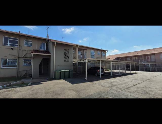 2 BEDROOM TOWNHOUSE FOR SALE IN BRACKENHURST